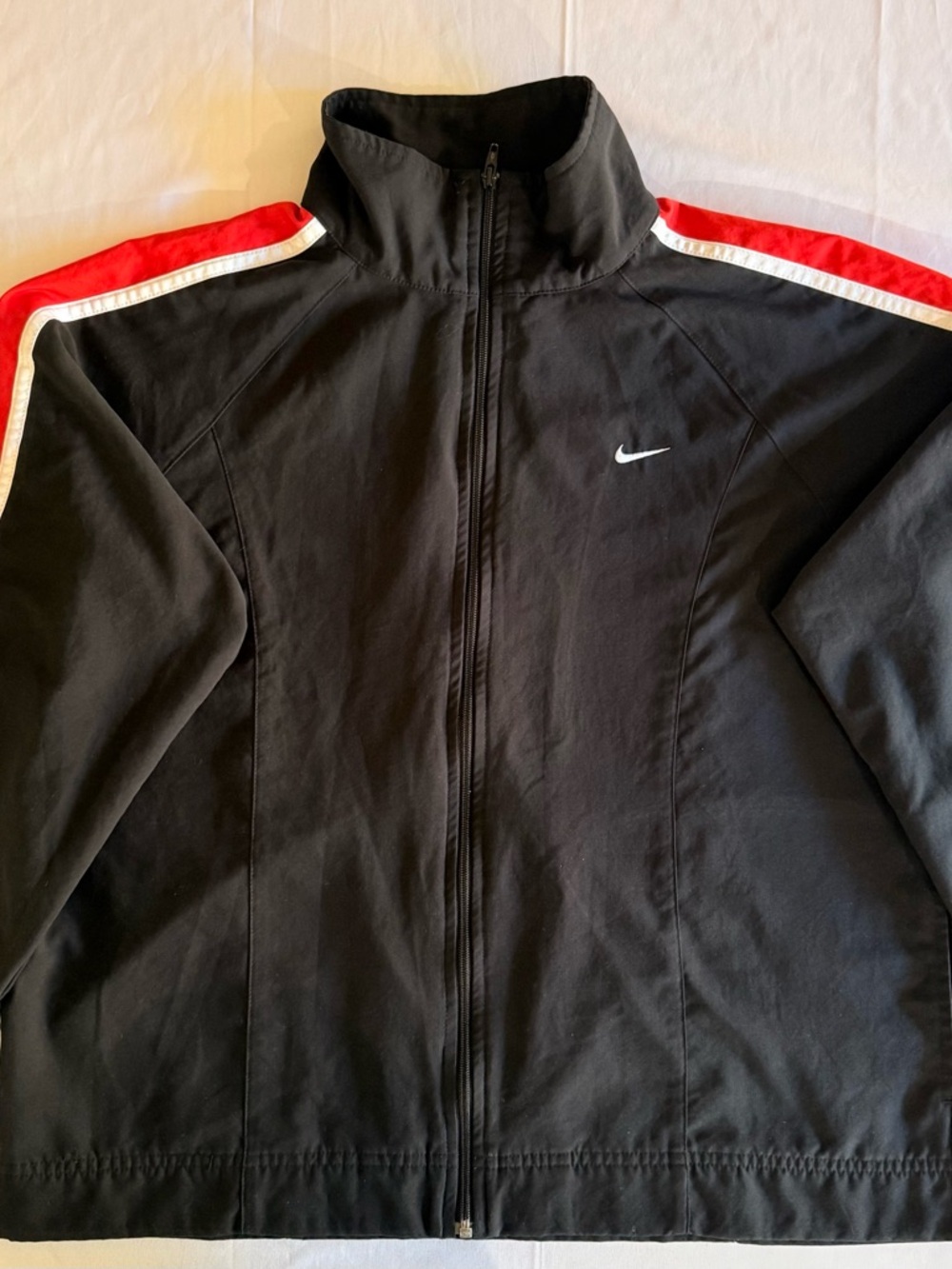 Nike Windbreaker Jacket Women’s Medium Black Red Full Zip Lightweight Athletic